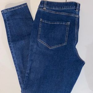 GILI Capri length jegging.